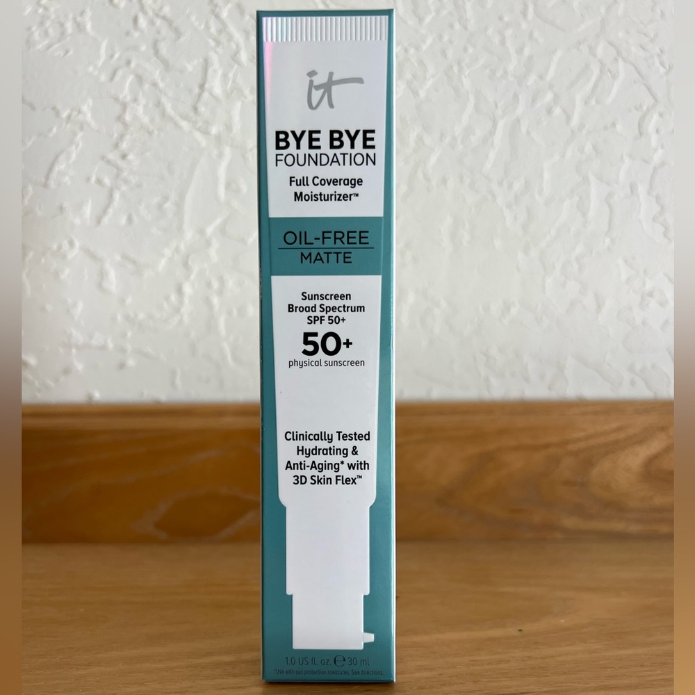 It Cosmetics Bye Bye Foundation Full Coverage Moisturizer - Medium Shade